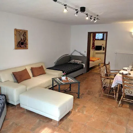 Apartment Mit Terrasse